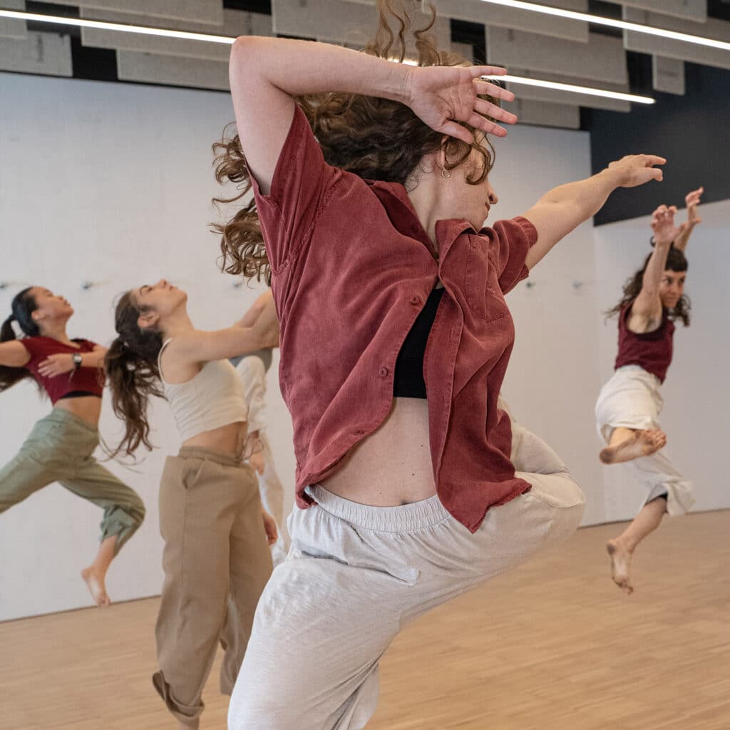Nekane-Itoiz-clases-de-contemporaneo-joven-en-pamplona-1